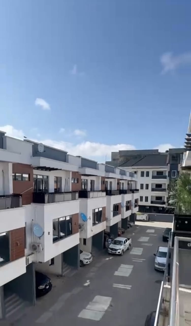 Fully Serviced 4 Bedroom Flat with BQ and Swimming Pool for Rent in Ologolo, Lekki