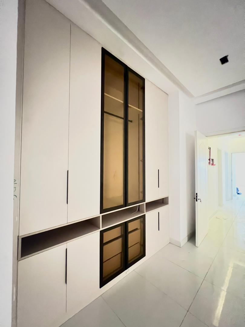 3 Bedroom Waterfront Apartment with BQ for Sale in Banana Island, Lagos - 11