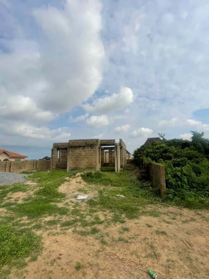Uncompleted 3-Bedroom Bungalow with Library for Sale in Aliri