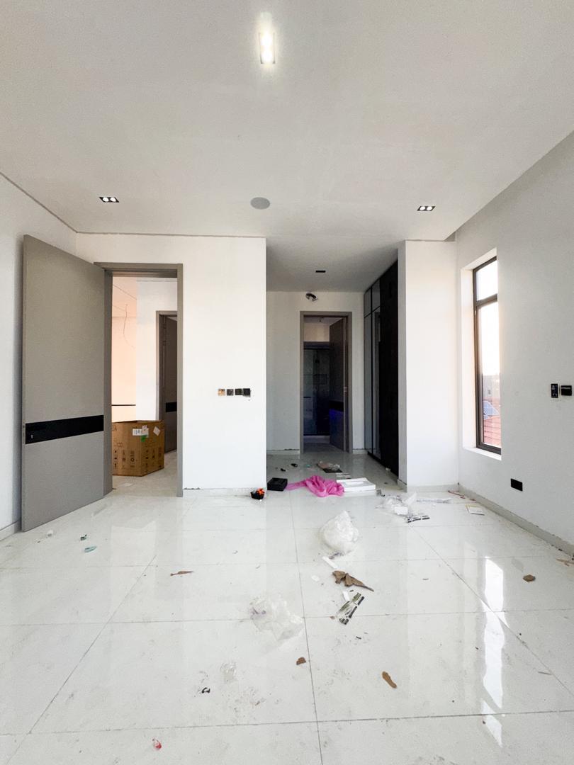 5 Bedroom Duplex for Sale in Lekki Phase 1, Lagos - 16
