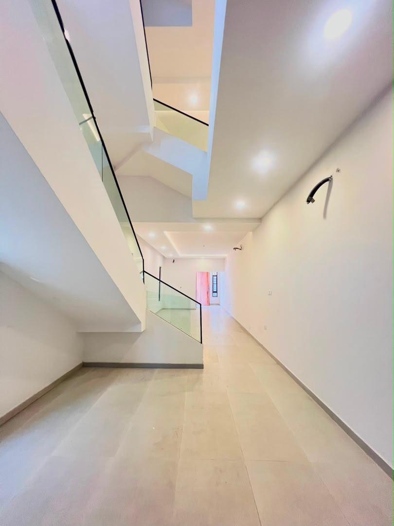 5 Bedroom Duplex for Sale in Lekki Phase 1, Lagos - 4