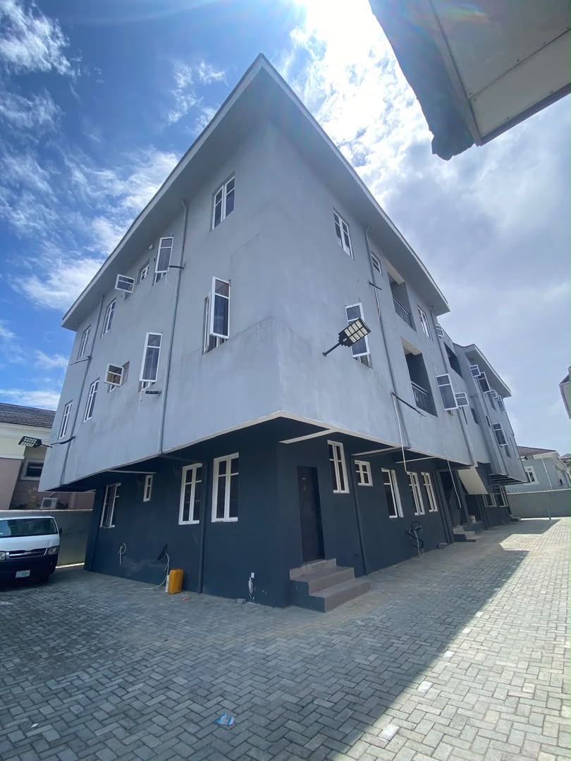 2 Bedroom Flat for Rent in Bera Estate/Bakare Estate, Chevron, Lagos