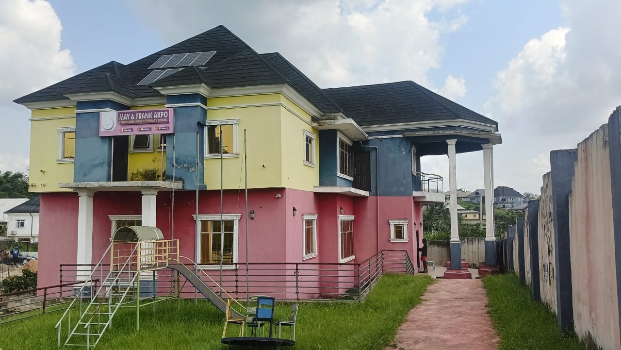 7 Bedroom Duplex for Sale in Lemna