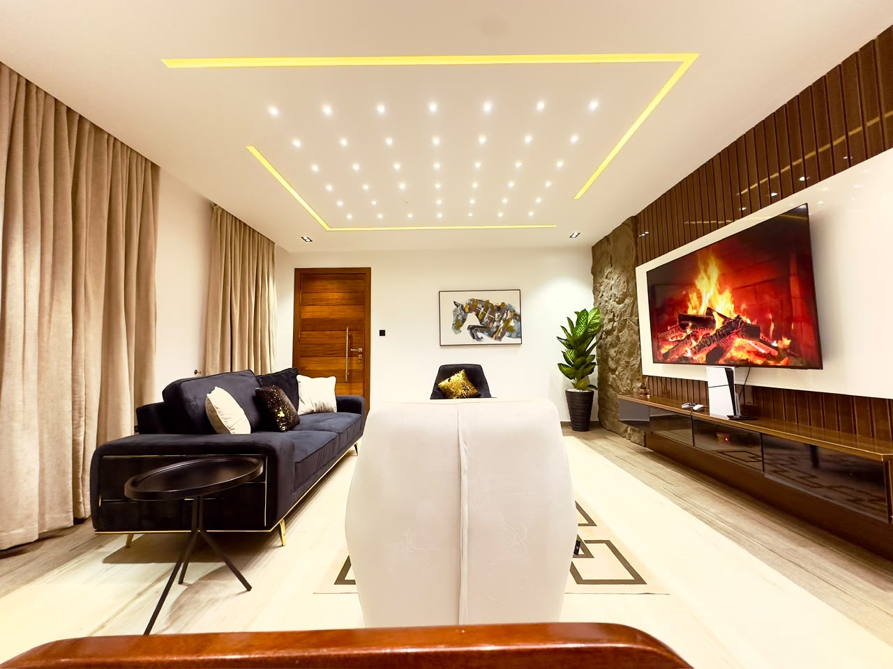 Luxury 2/3-Bedroom Shortlet Apartment in Ikeja GRA