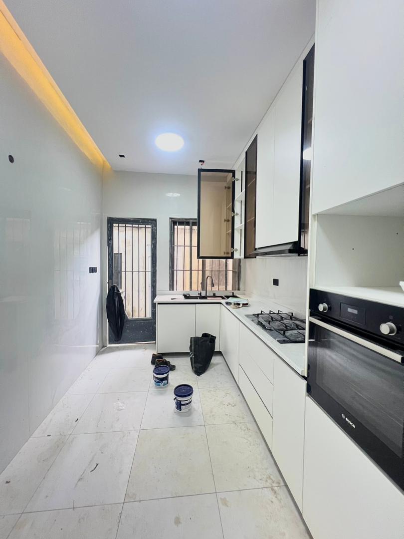 3 Bedroom Waterfront Apartment with BQ for Sale in Banana Island, Lagos - 6