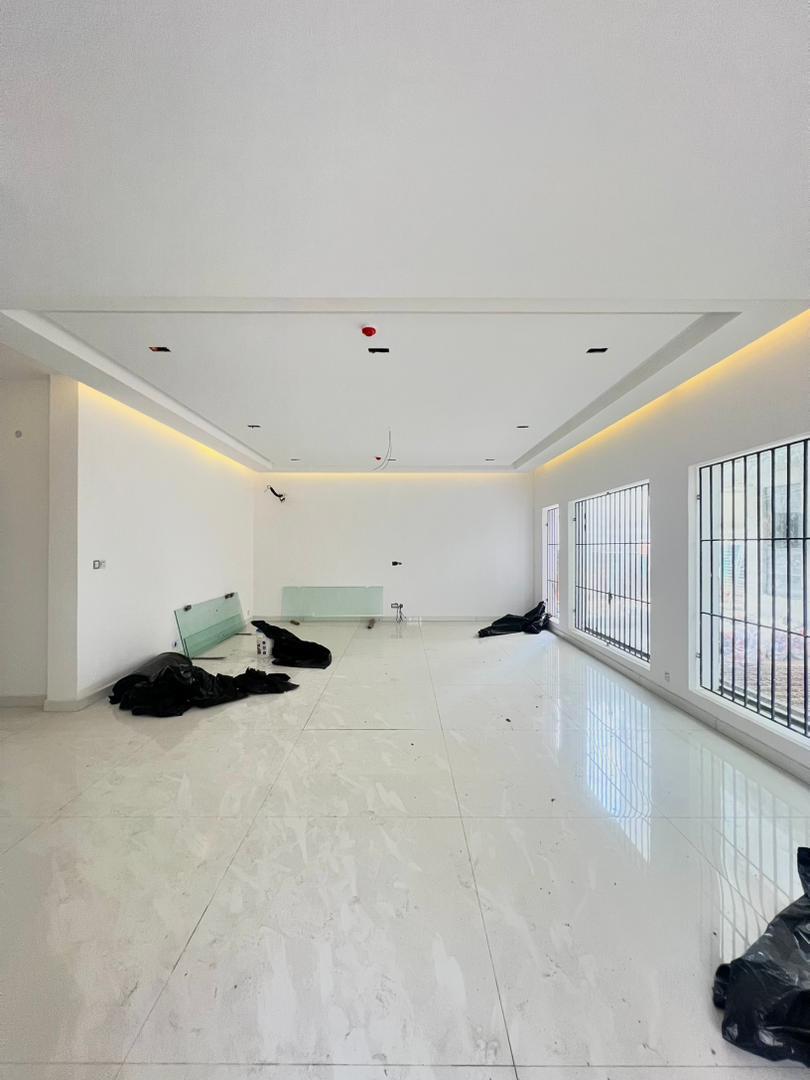 3 Bedroom Waterfront Apartment with BQ for Sale in Banana Island, Lagos - 1