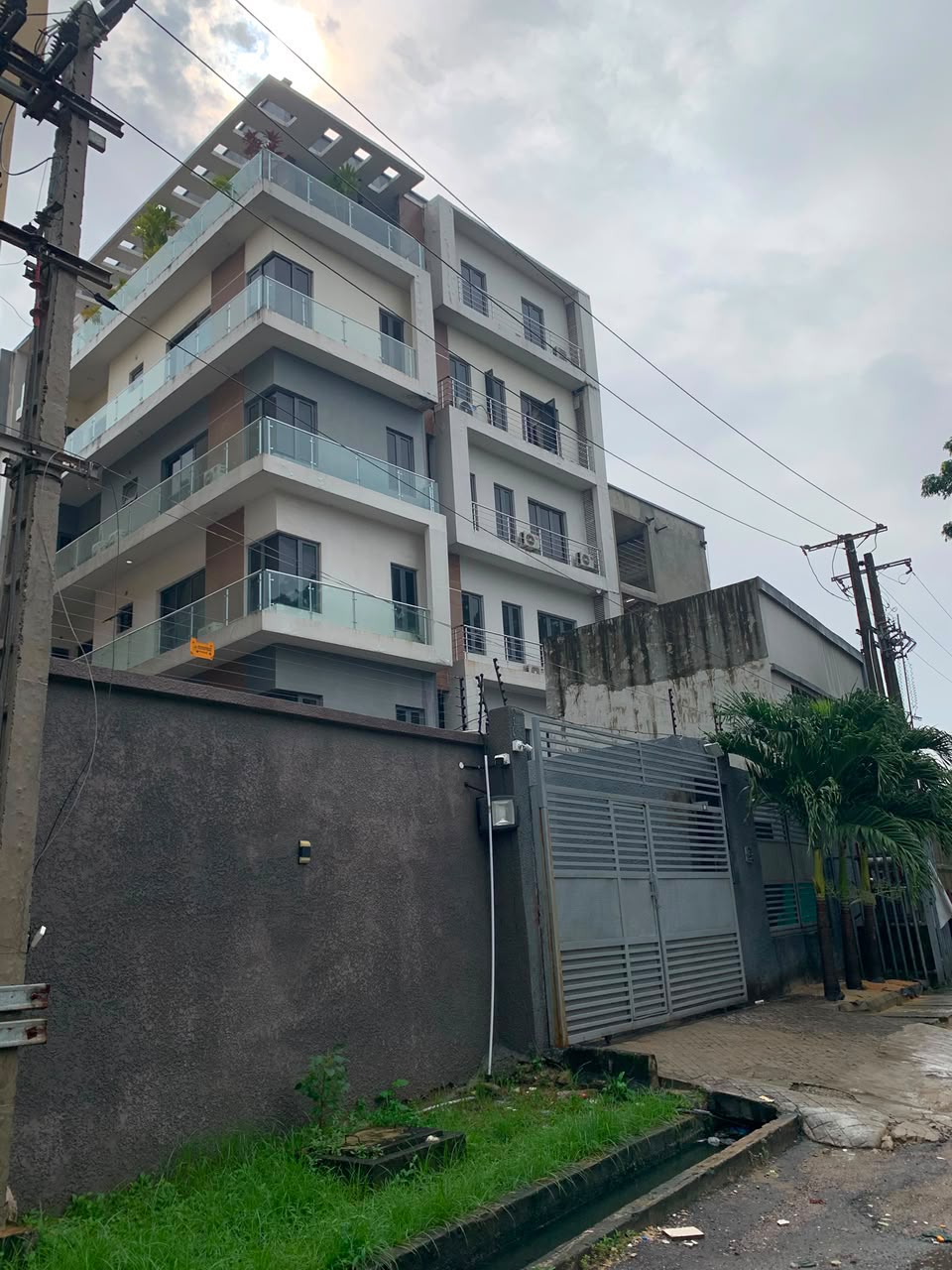 Furnished 3-Bedroom Apartment with Boys' Quarters for Rent in Ikoyi, Lagos - 19
