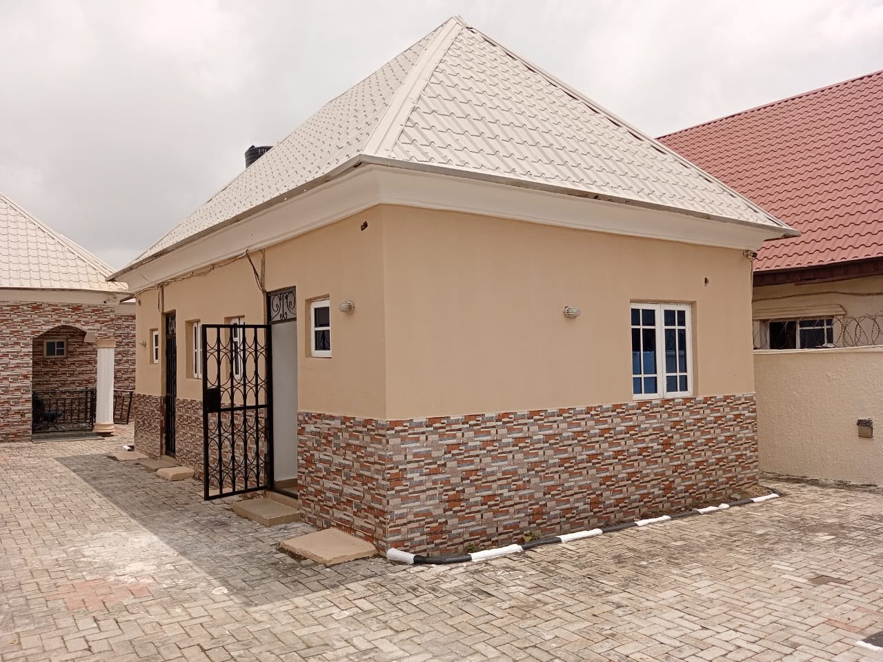 1 Room Self Contain for Rent in Lugbe, Abuja