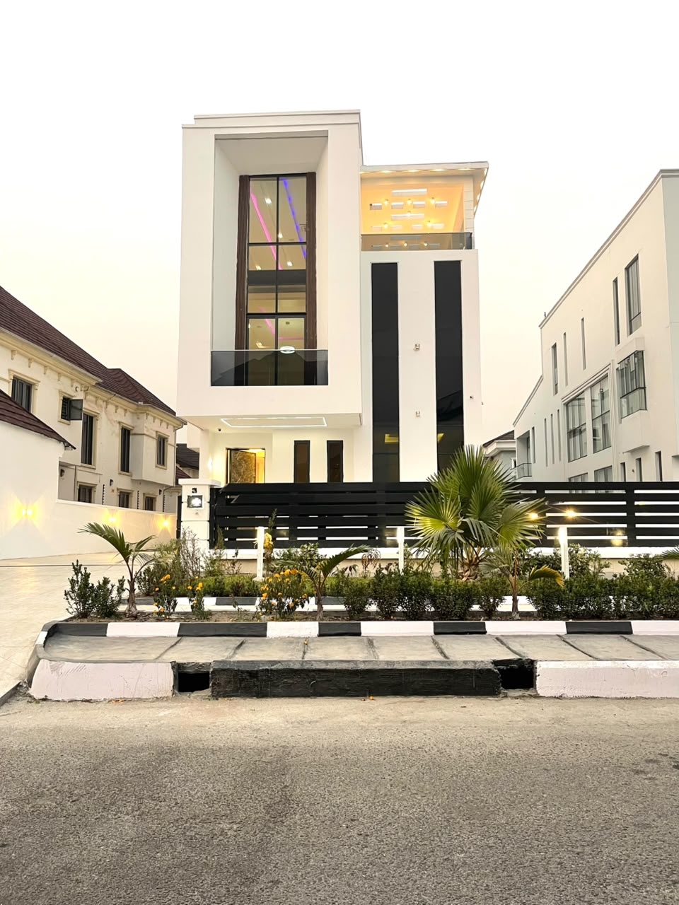 5 Bedroom Duplex for Sale in Osapa London, Lagos
