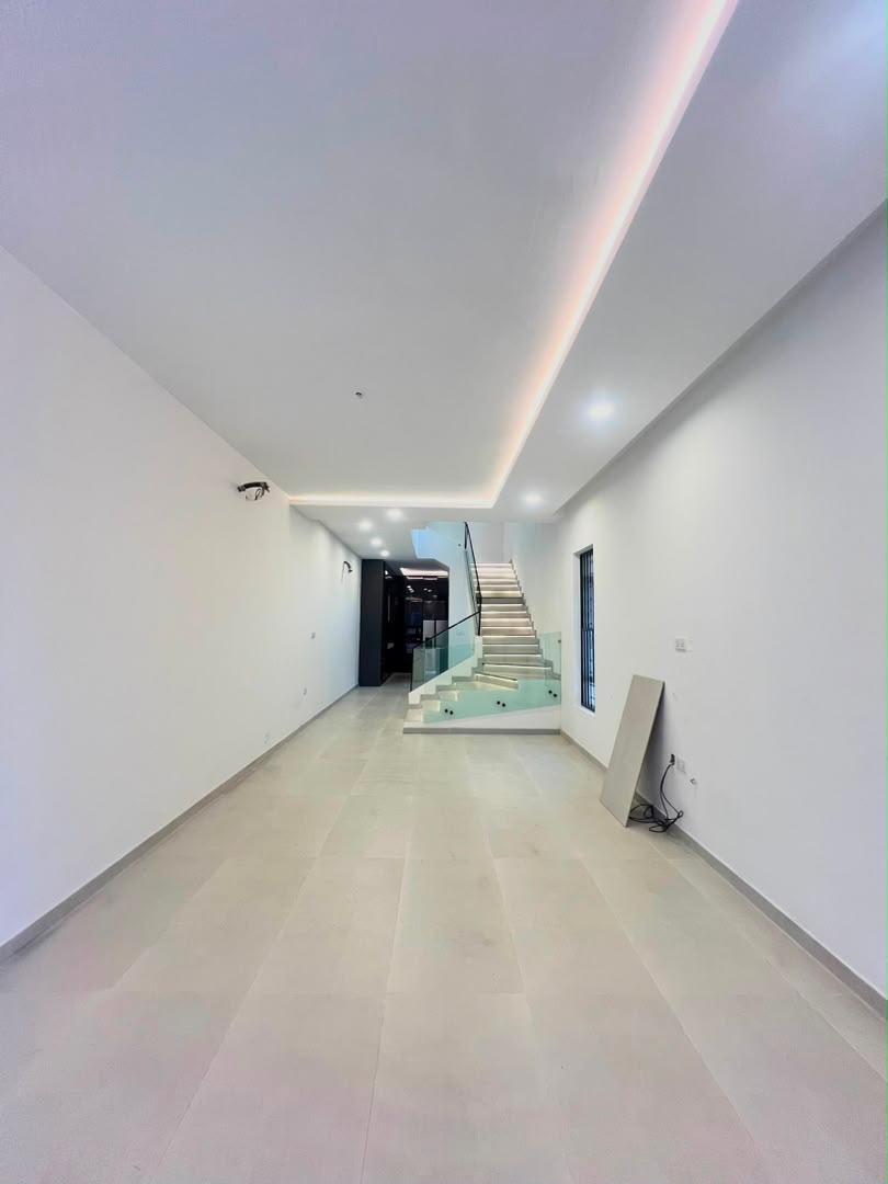 5 Bedroom Duplex for Sale in Lekki Phase 1, Lagos - 2