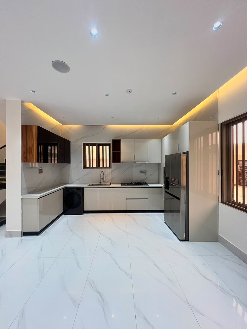 Luxury 3-Bedroom Apartment with Boys' Quarters for Rent in Old Ikoyi, Lagos - 10