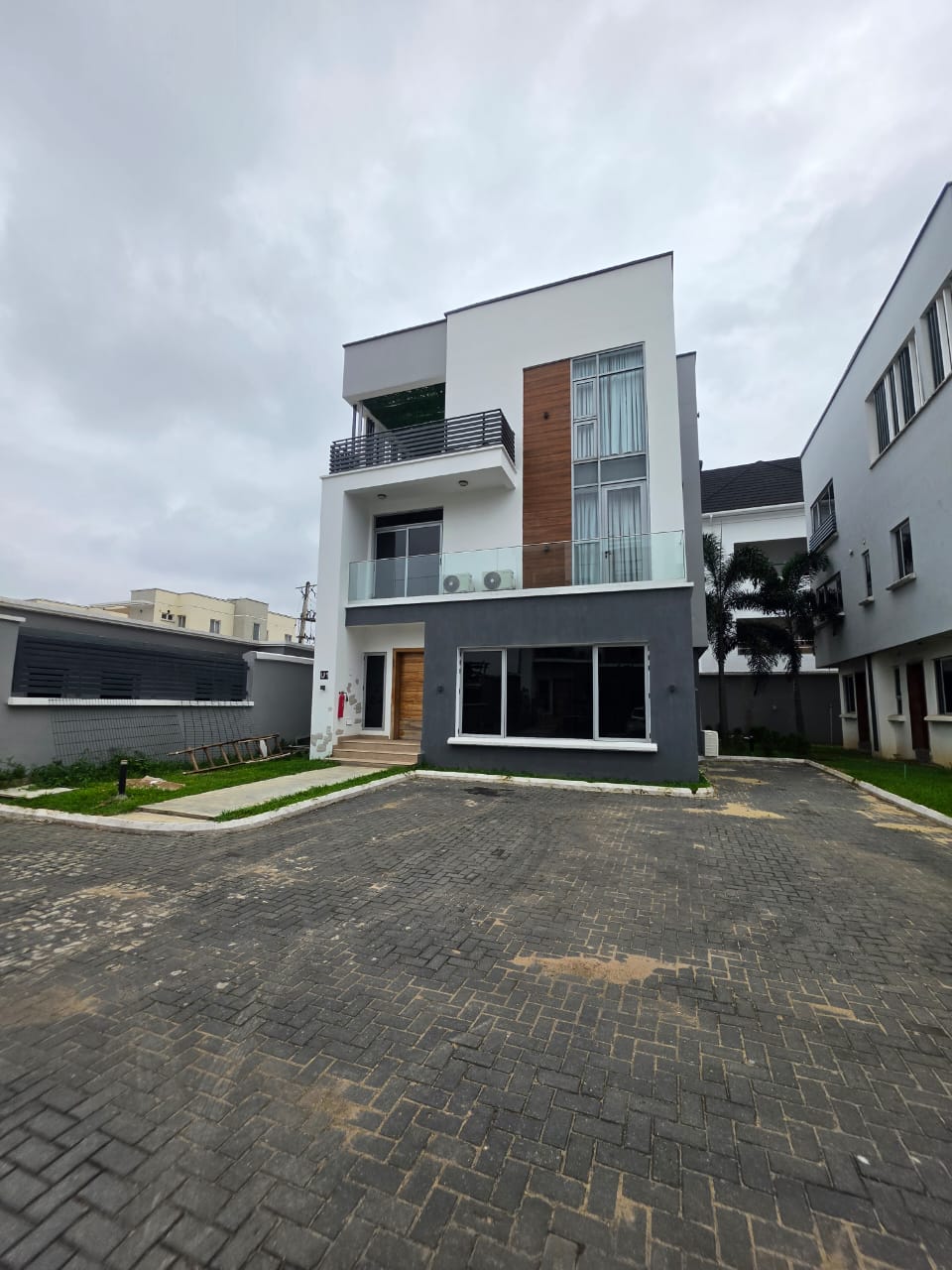 5 Bedroom Fully Detached House for Sale in Ikeja GRA, Lagos