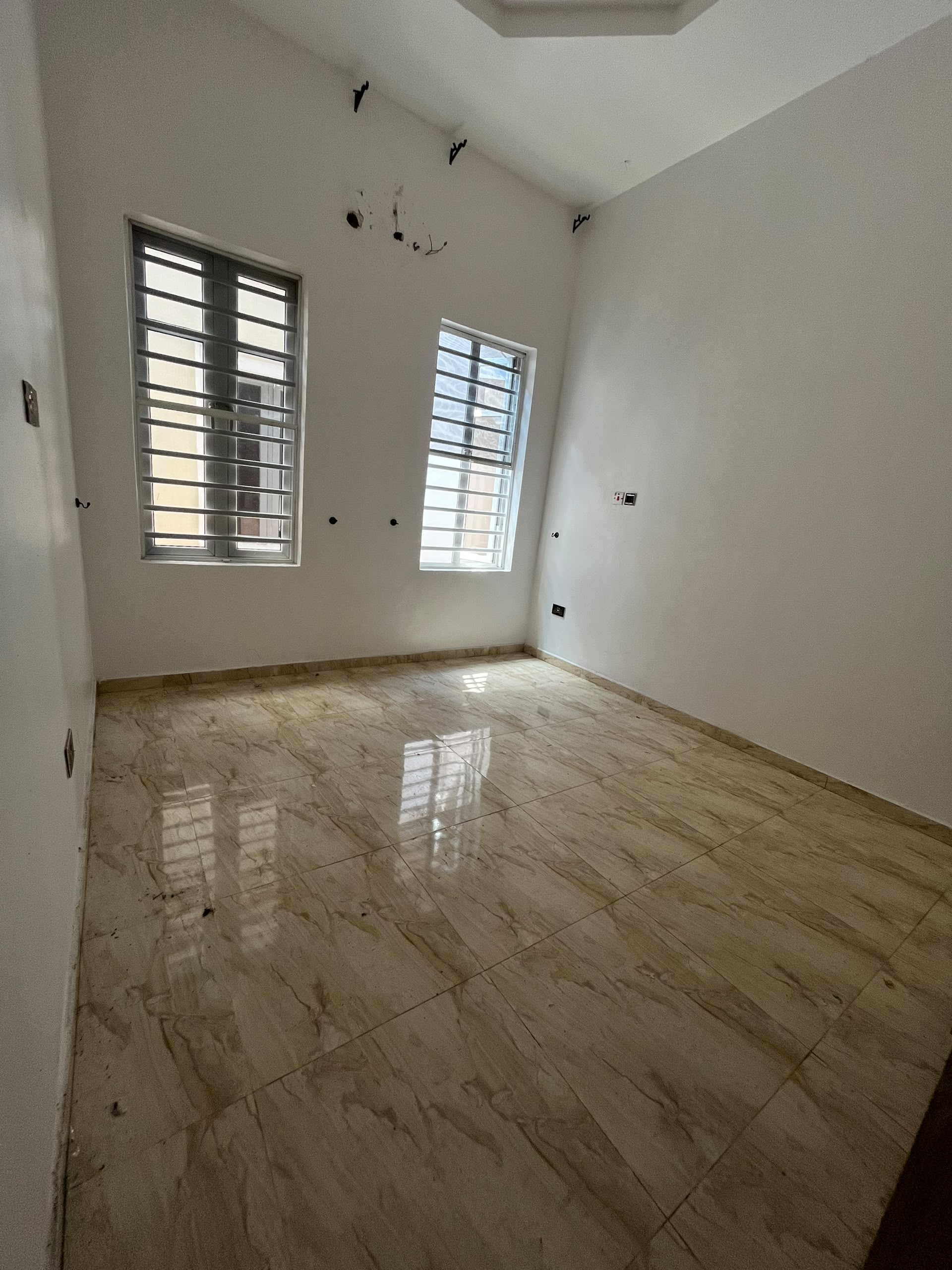 Single Room in Shared Apartment for Rent in Chevron, Lekki