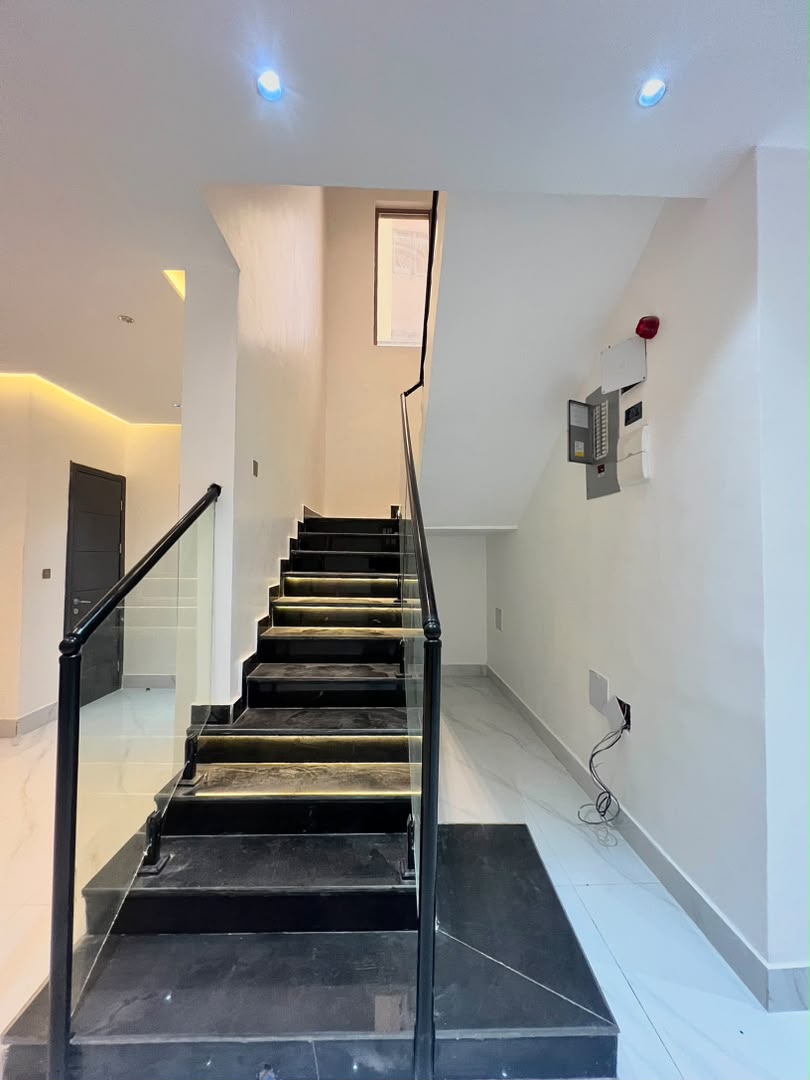 Luxury 3-Bedroom Apartment with Boys' Quarters for Rent in Old Ikoyi, Lagos - 12