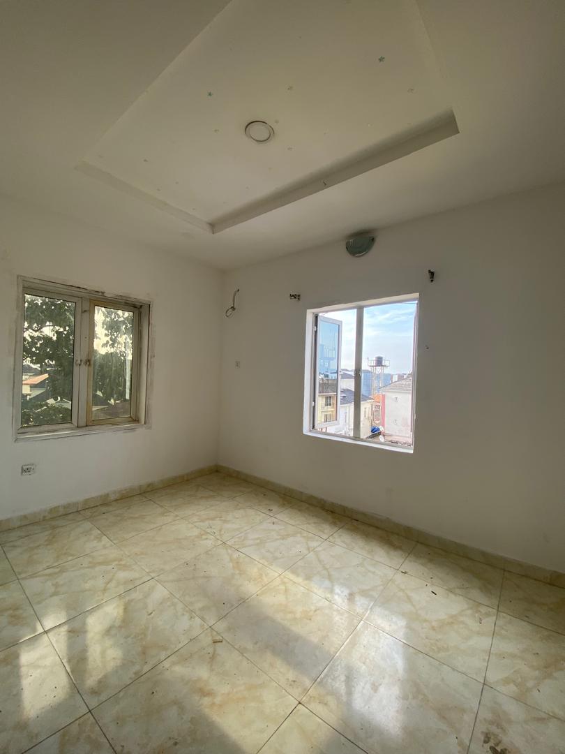 Comfortable Mini Flat for Rent in Osapa London, Lagos - 5
