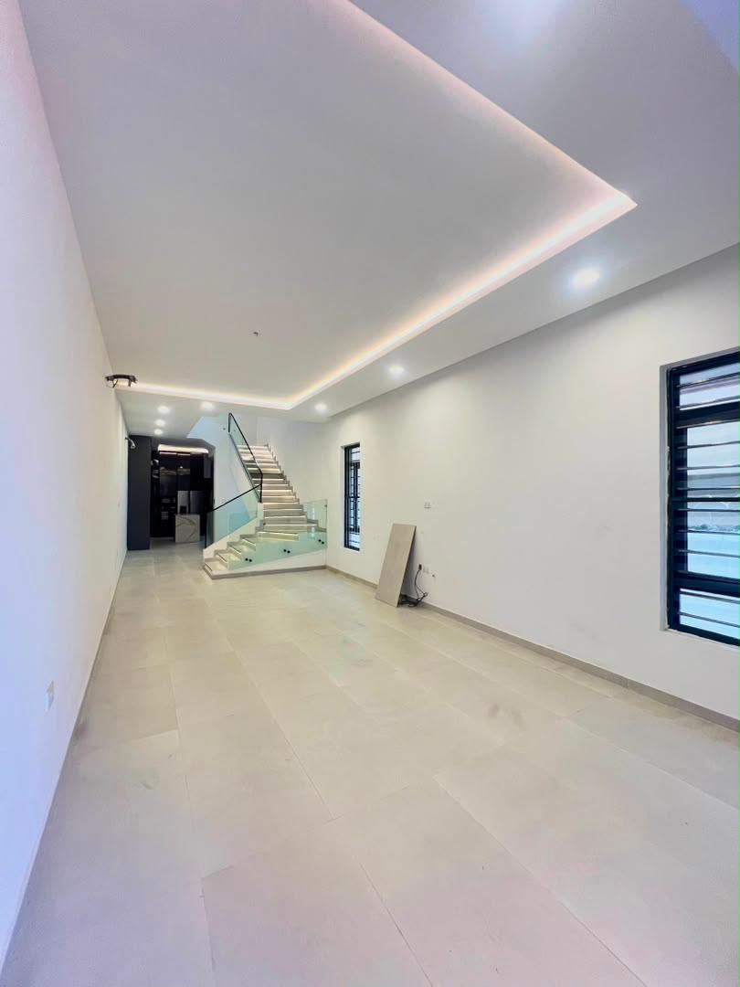 5 Bedroom Duplex for Sale in Lekki Phase 1, Lagos - 3