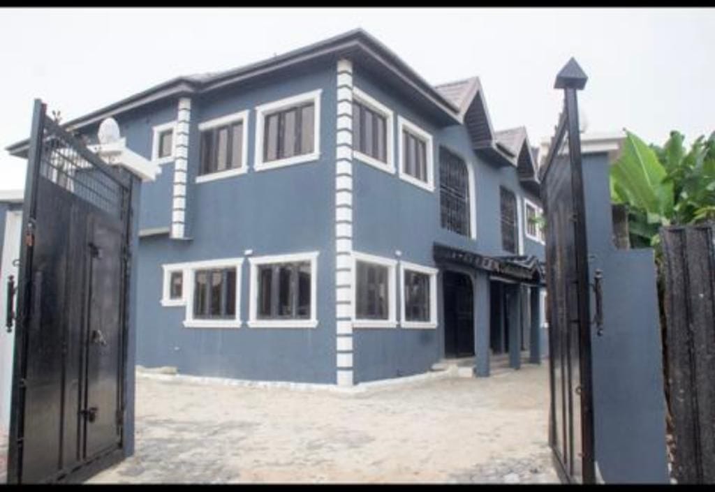 4 Flats of 2 Bedroom for Sale in Awoyaya