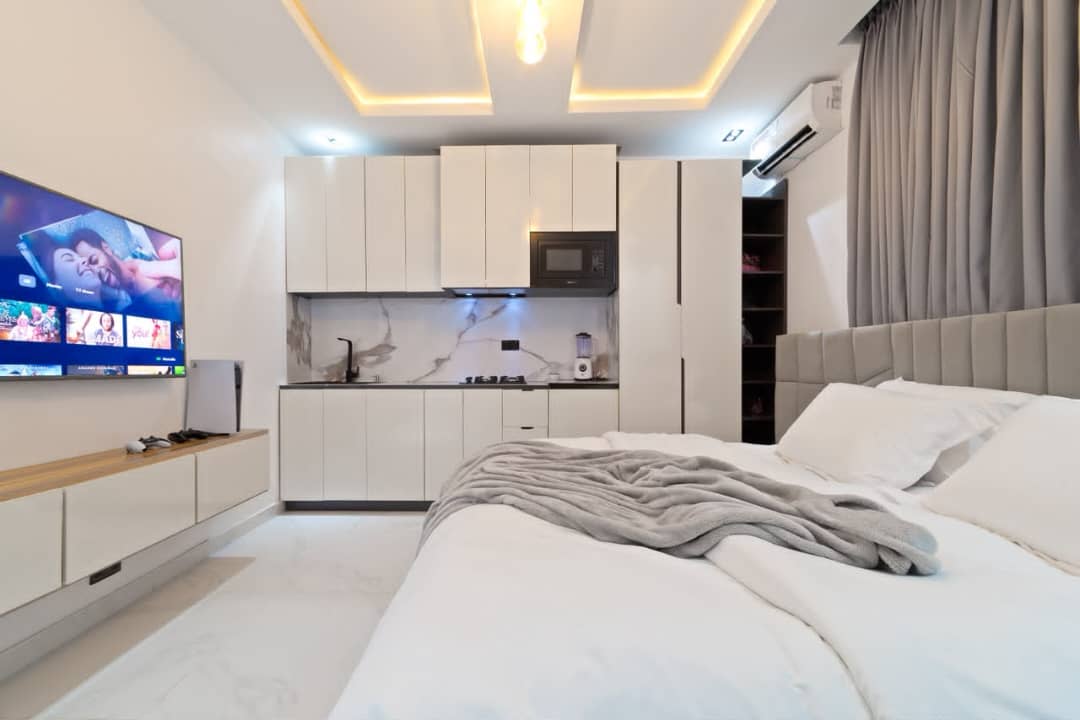 Studio Apartment Shortlet in Bera Estate, Chevron, Lekki