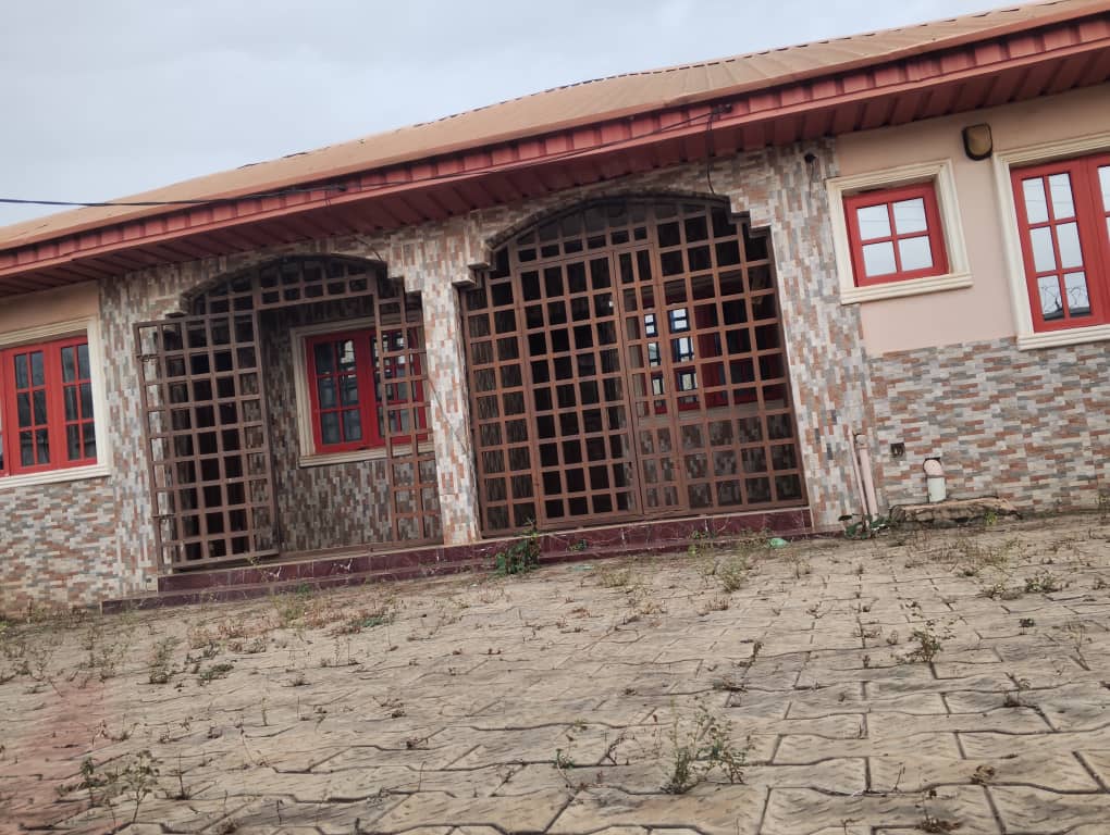 Twin 3 Bedroom Flat for Sale in Idi Mango, Soka, Ibadan