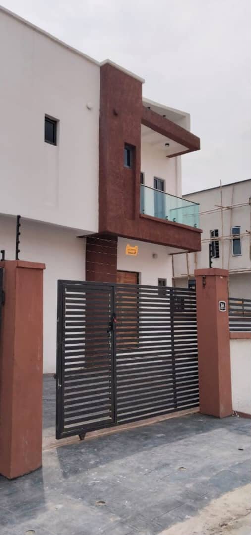 5 Bedroom Duplex for Sale in Green Wood Park Estate, Abijo GRA