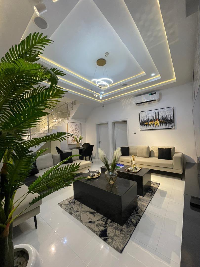 4 Bedroom Terrace Duplex for Rent in Osapa, Lagos - 11