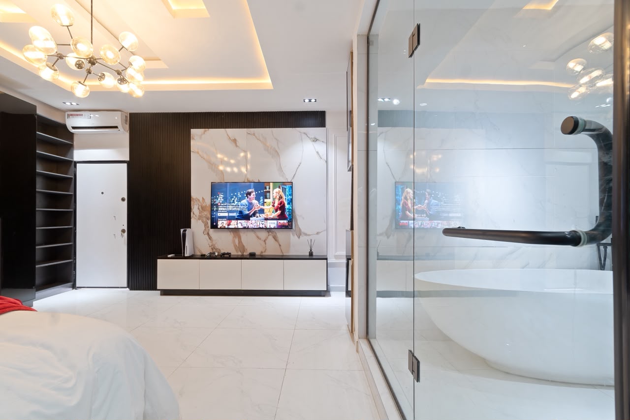 Studio Apartment with Bathtub for Shortlet in Bera Estate, Chevron