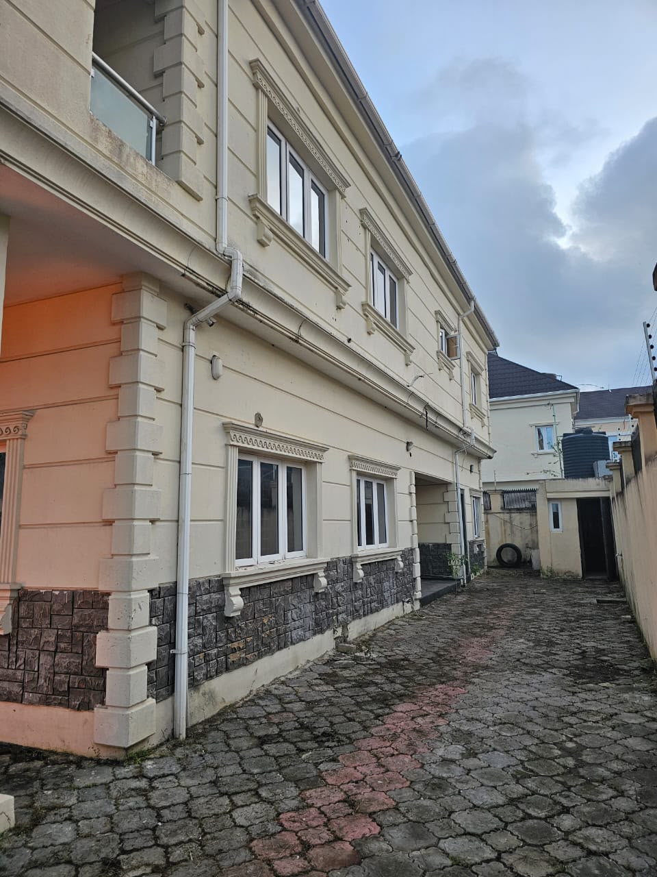 Spacious 5 Bedroom Fully Detached House for Sale in Lekki County, Ikota
