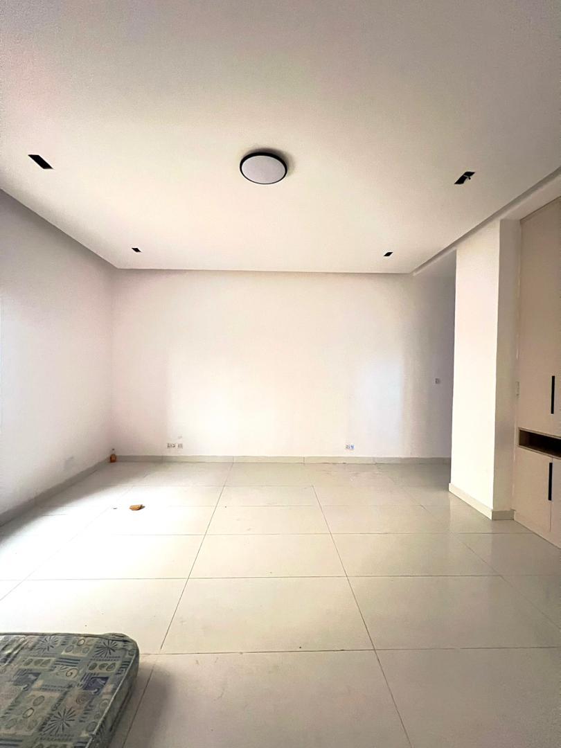 3 Bedroom Waterfront Apartment with BQ for Sale in Banana Island, Lagos - 8
