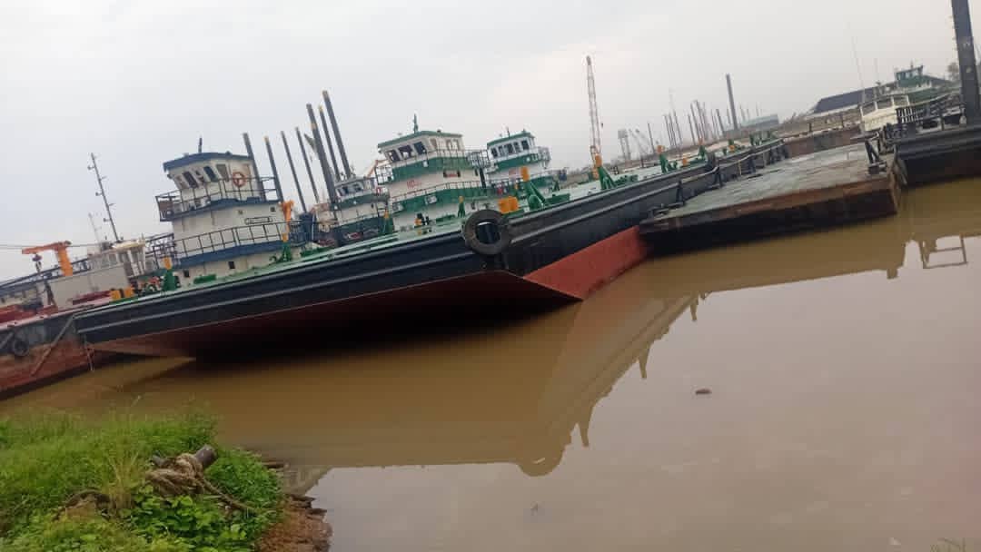 1800mt Dump Barge for Sale in Port Harcourt