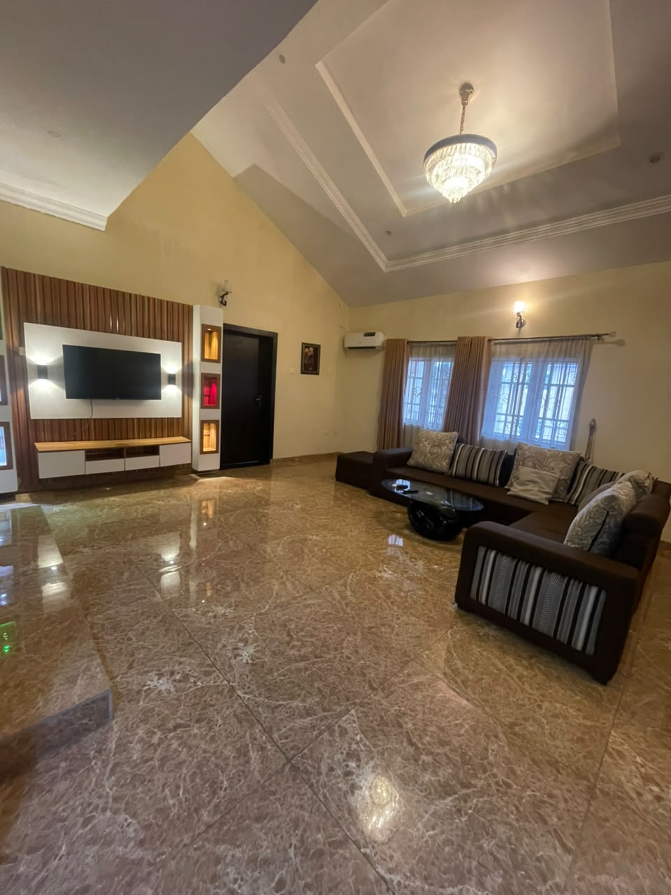 Fully Furnished 3-Bedroom Flat for Rent in Onireke GRA, Jericho, Ibadan
