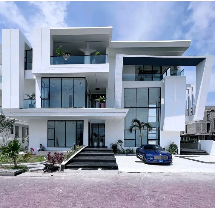 Magnificent Luxury 5 Bedroom Duplex for Sale in Osapa London, Lekki