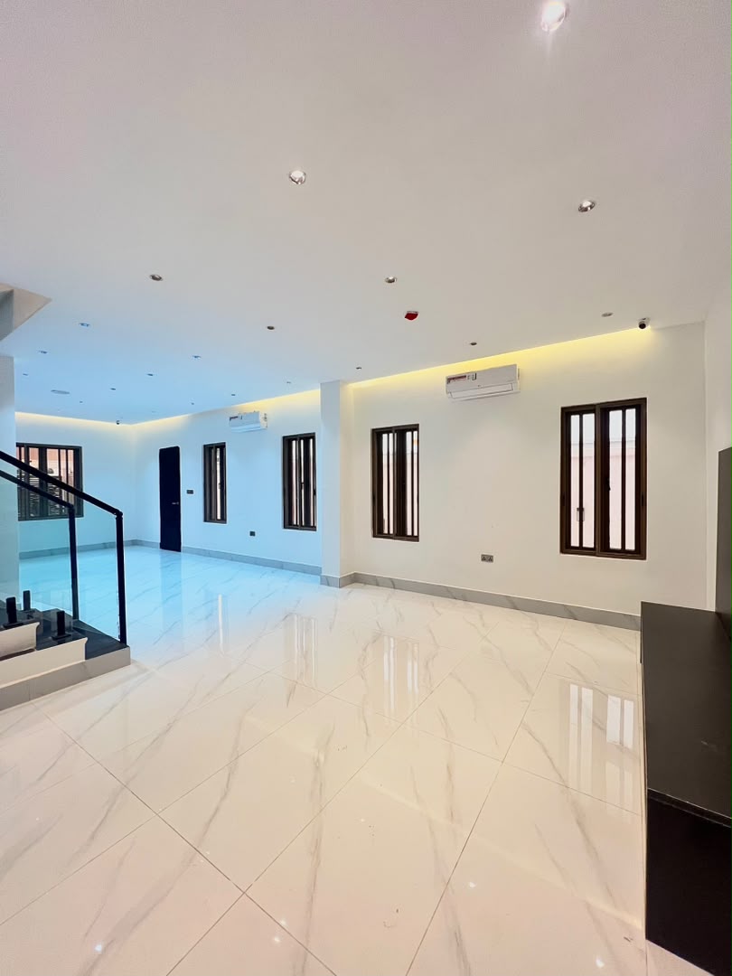 Luxury 3-Bedroom Apartment with Boys' Quarters for Rent in Old Ikoyi, Lagos - 3