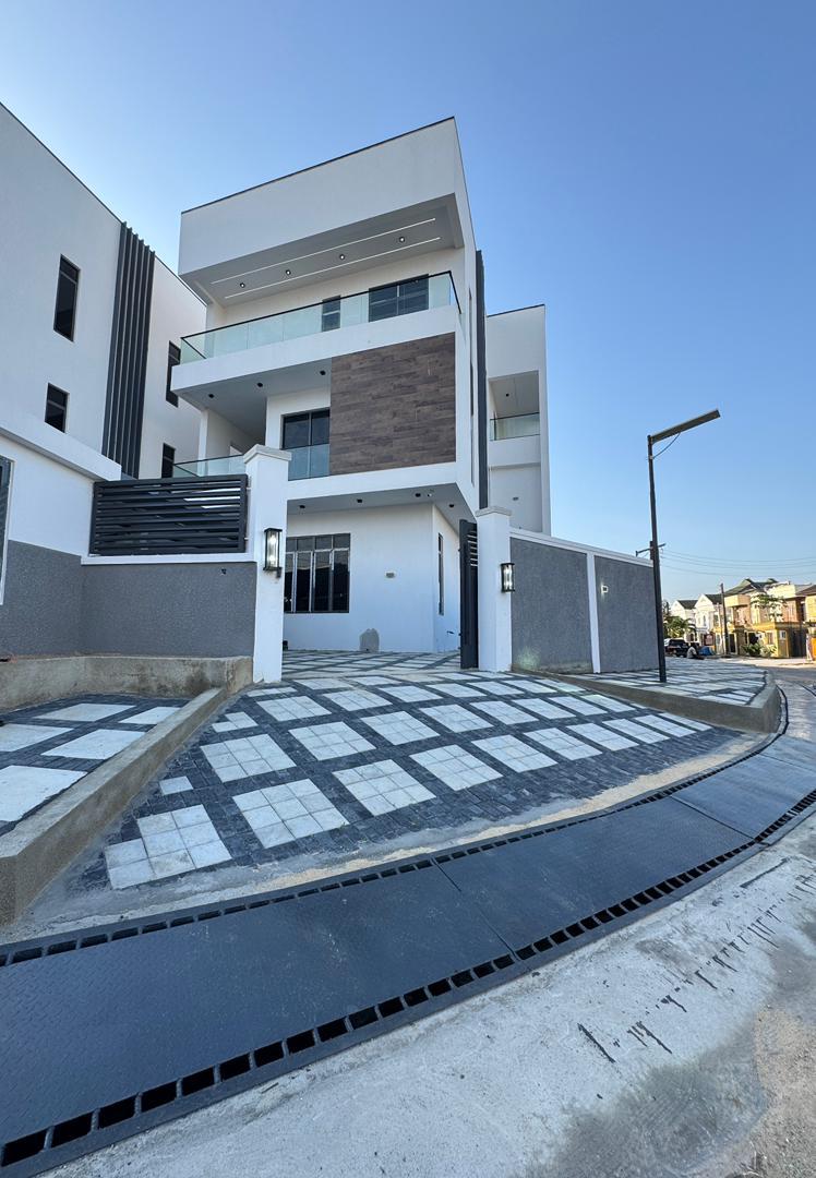 5 Bedroom Duplex for Sale in Lekki Phase 1, Lagos - 21