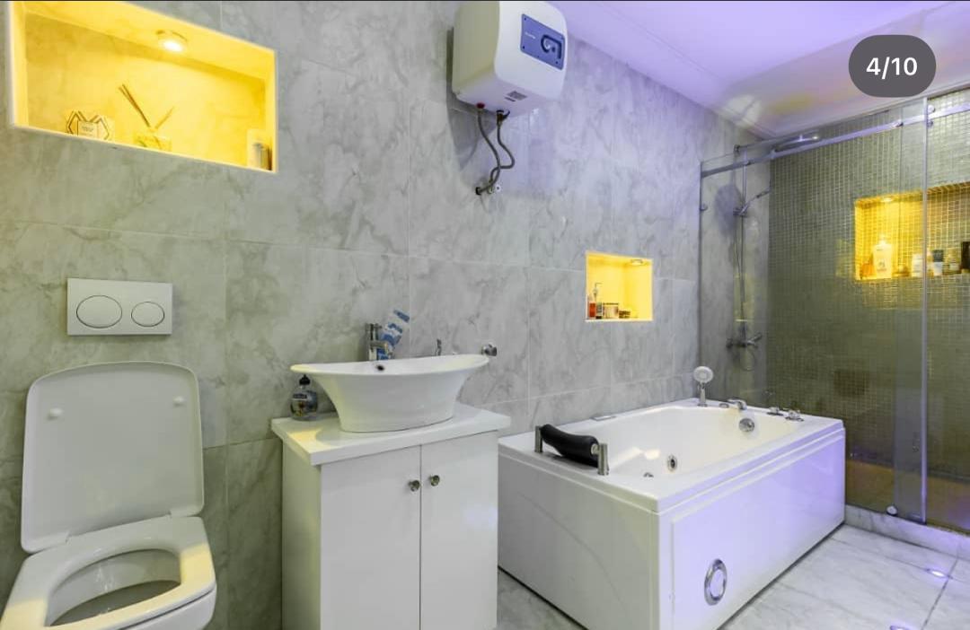 4 Bedroom Terrace for Sale in Lekki Phase 1, Lagos - 2