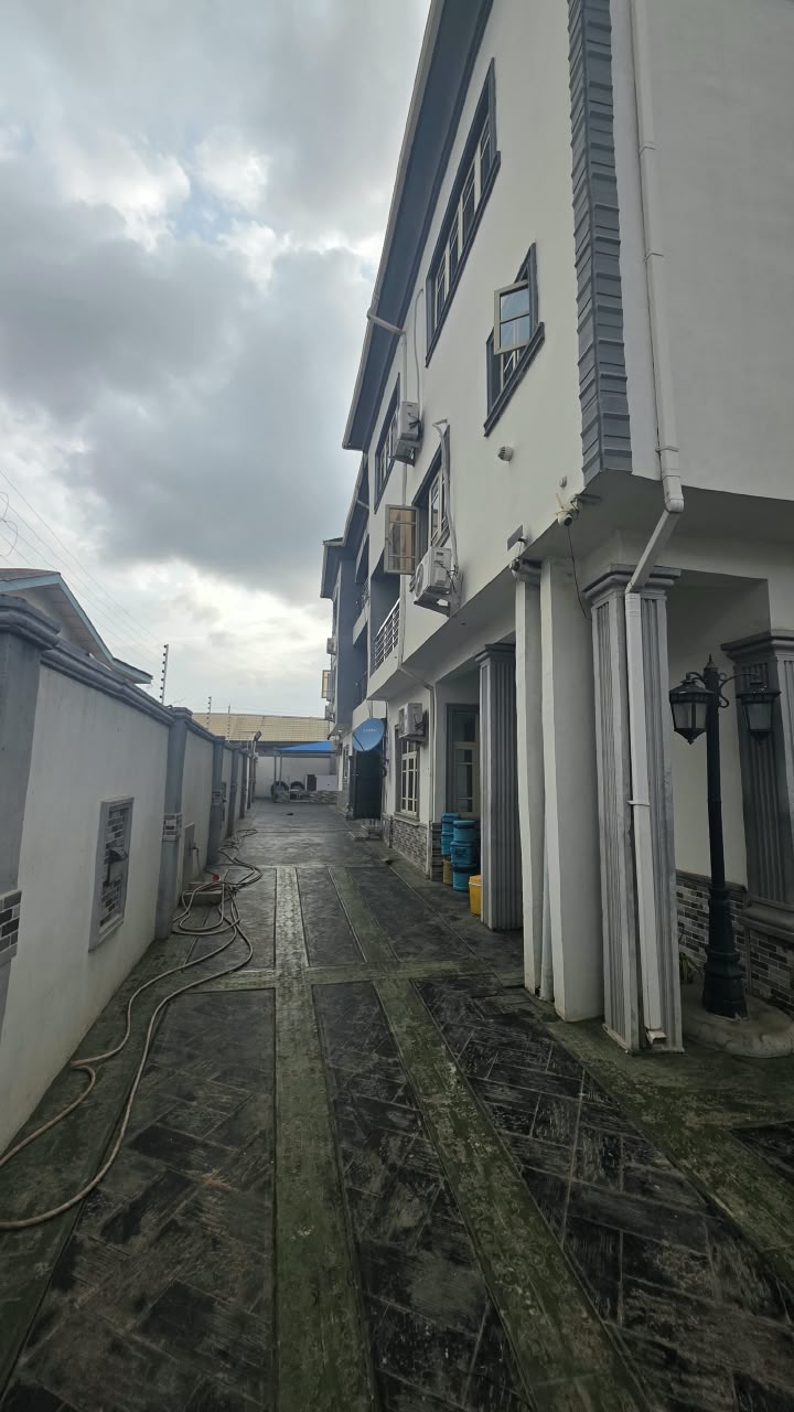4BEDROOM DUPLEX WITH MODERN FACILITIES - 11