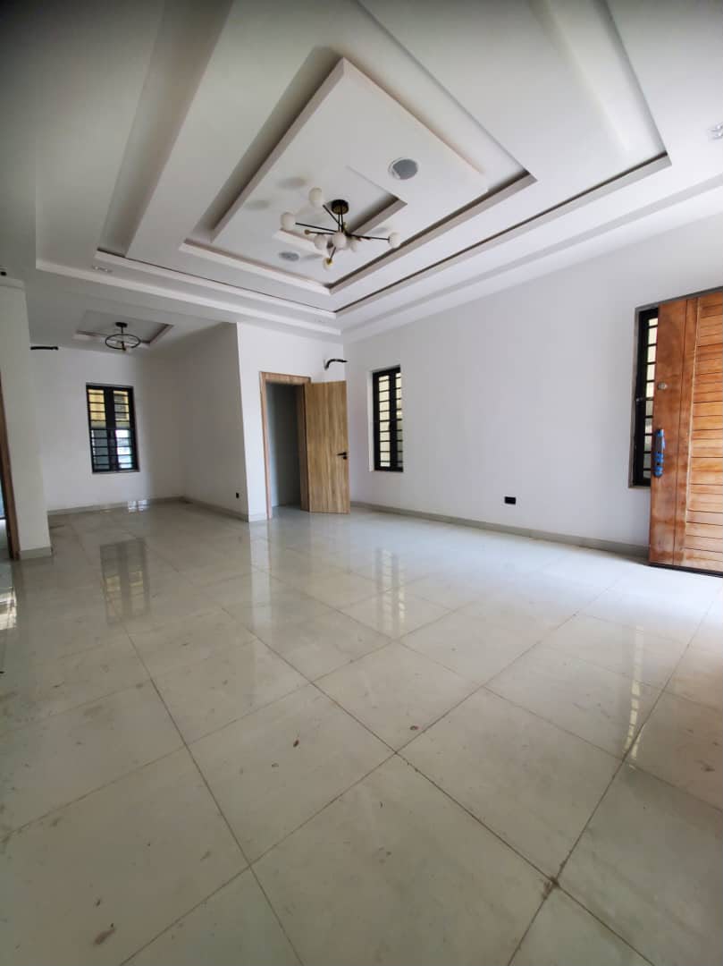 4 Bedroom Duplex for Sale on Harris Drive