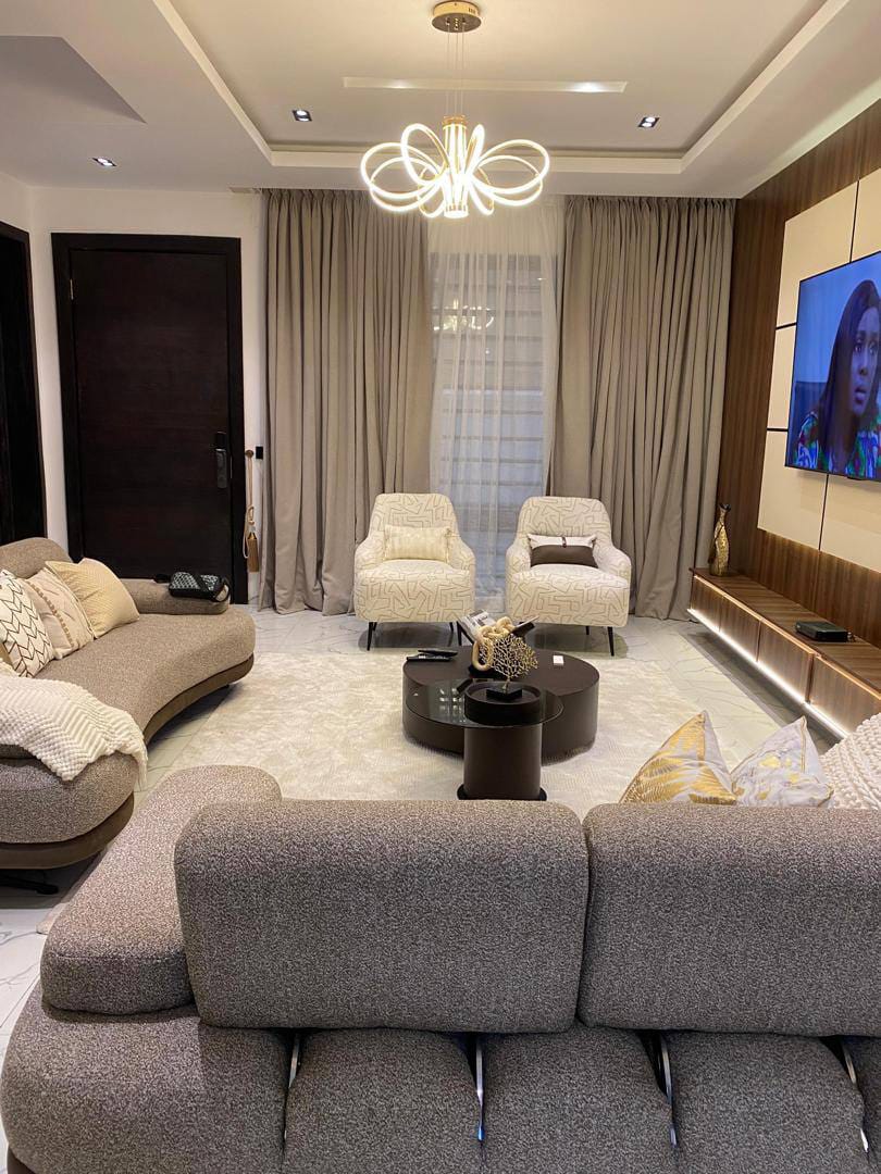 4 Bedroom Shortlet Apartment in Lekki Phase 1, Lagos