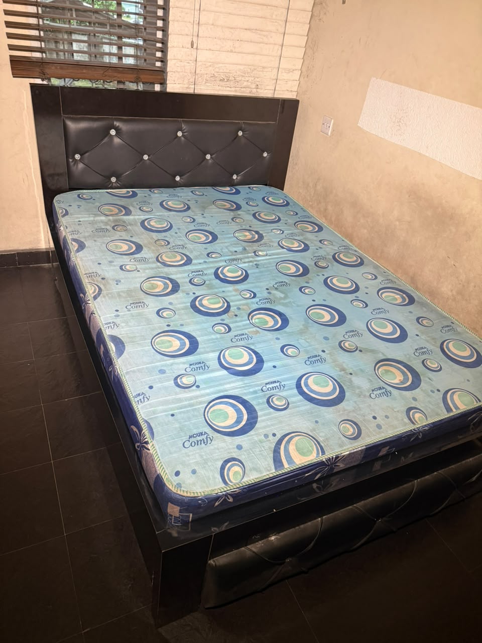 6x4 Bedframe and Foam for Sale