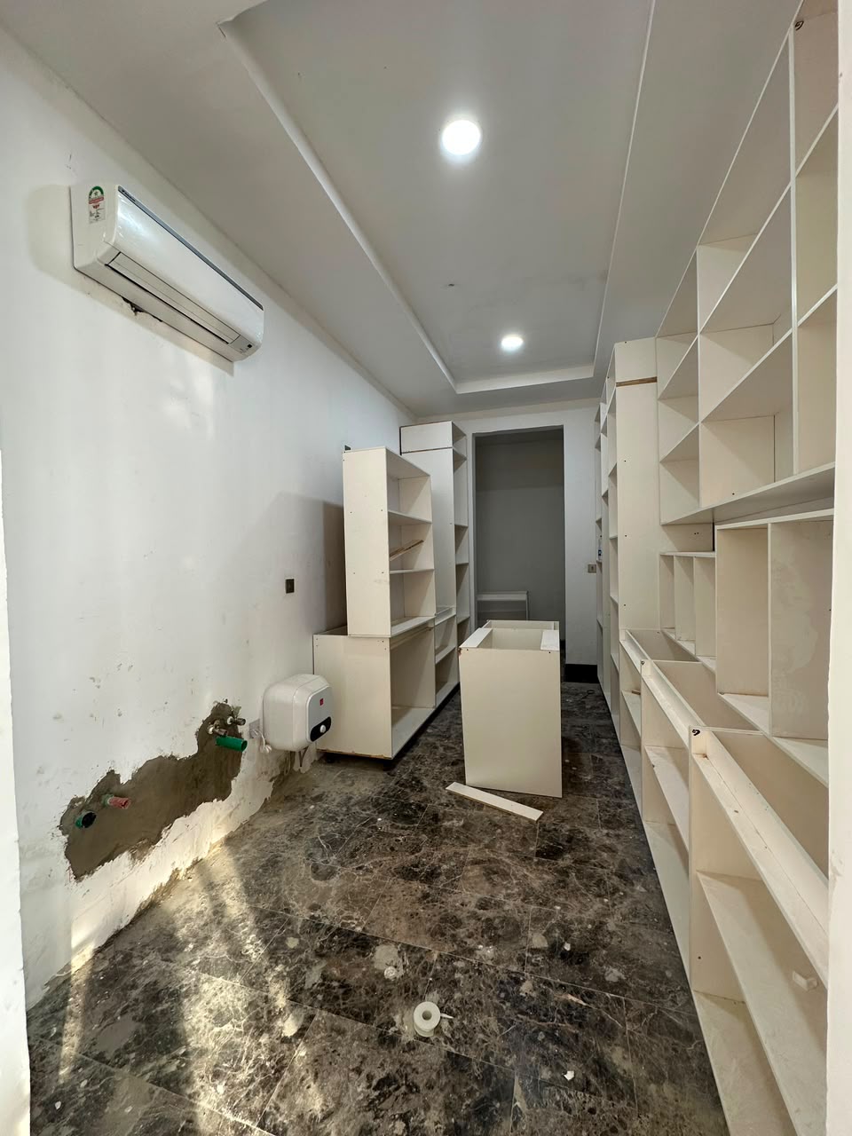 Luxury 1-Bedroom Apartment for Rent in Old Ikoyi, Lagos - 3
