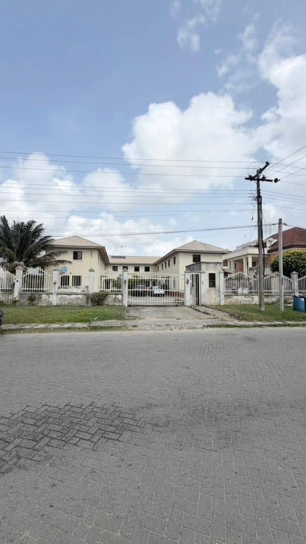 Prime 1,250sqm Land Parcel with 4 Terrace Units for Sale in Lekki Phase 1