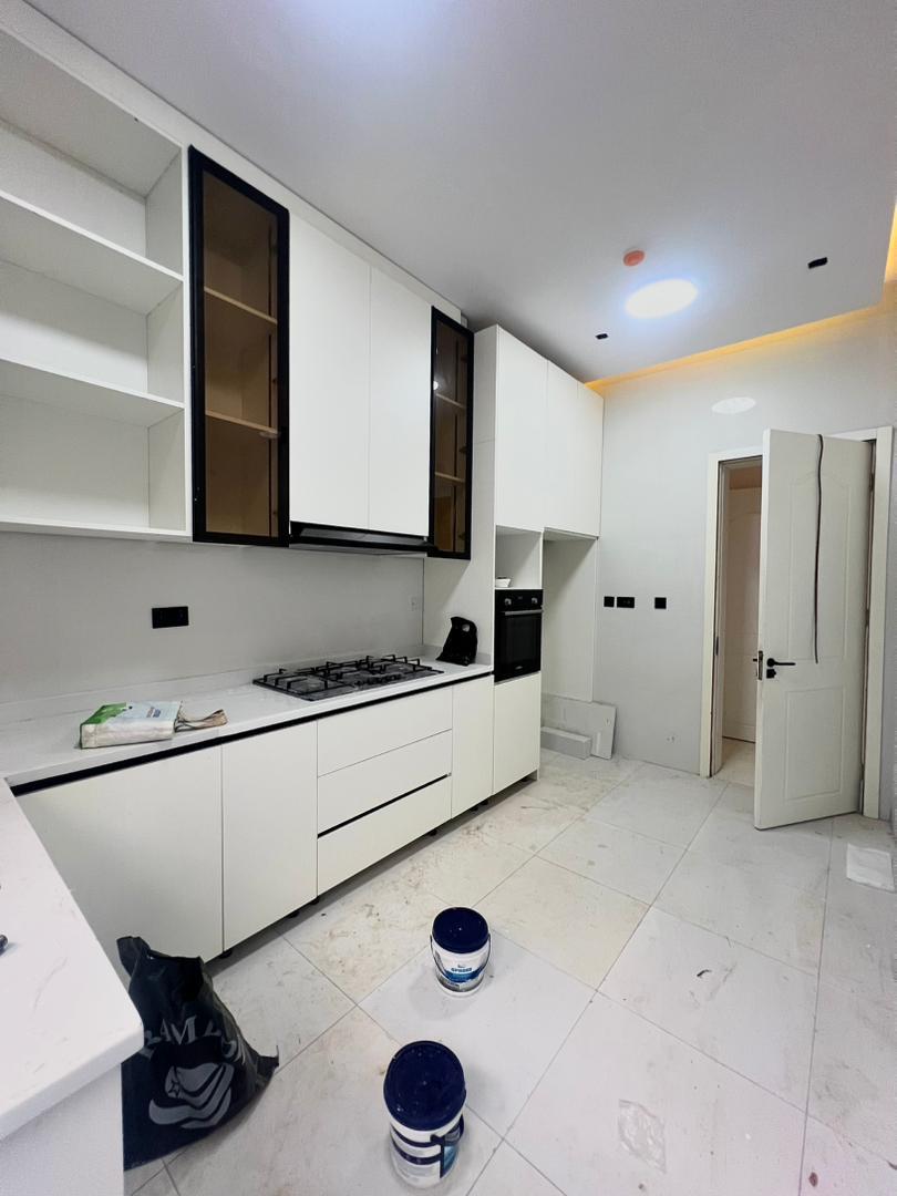 3 Bedroom Waterfront Apartment with BQ for Sale in Banana Island, Lagos - 5
