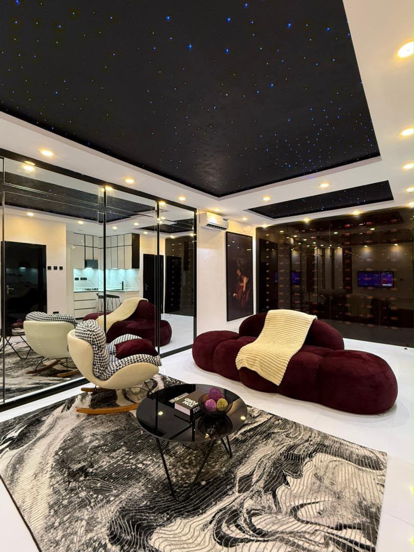 Deluxe 2 Bedroom Flat with Private Cinema in Osapa London, Lekki