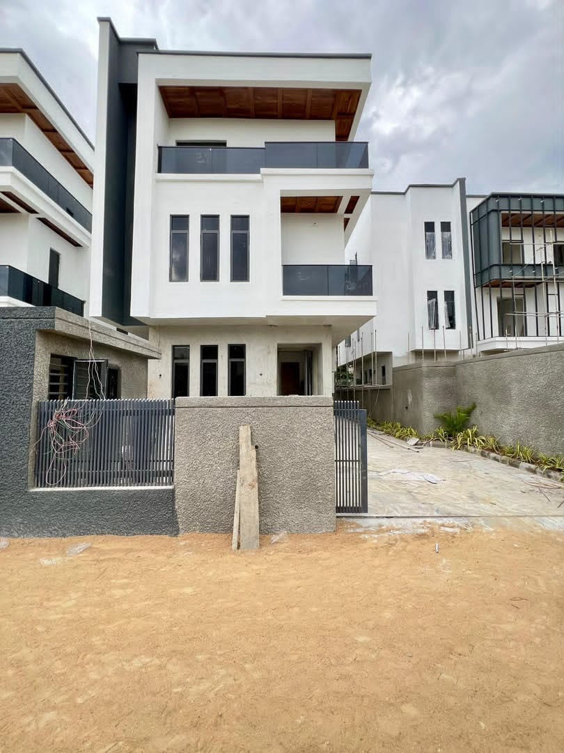 6 Bedroom Luxury Detached Home for Sale in Victoria Island