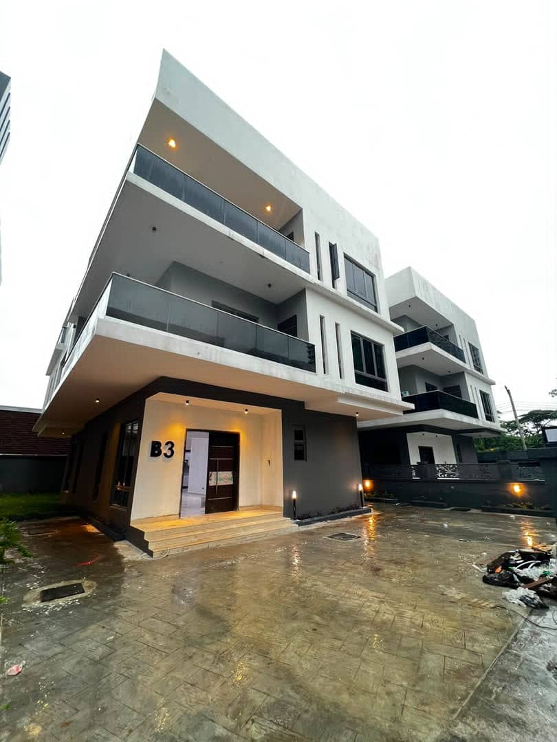 Superlatively Finished 6 Bedroom Luxury Home in Old Ikoyi, Lagos
