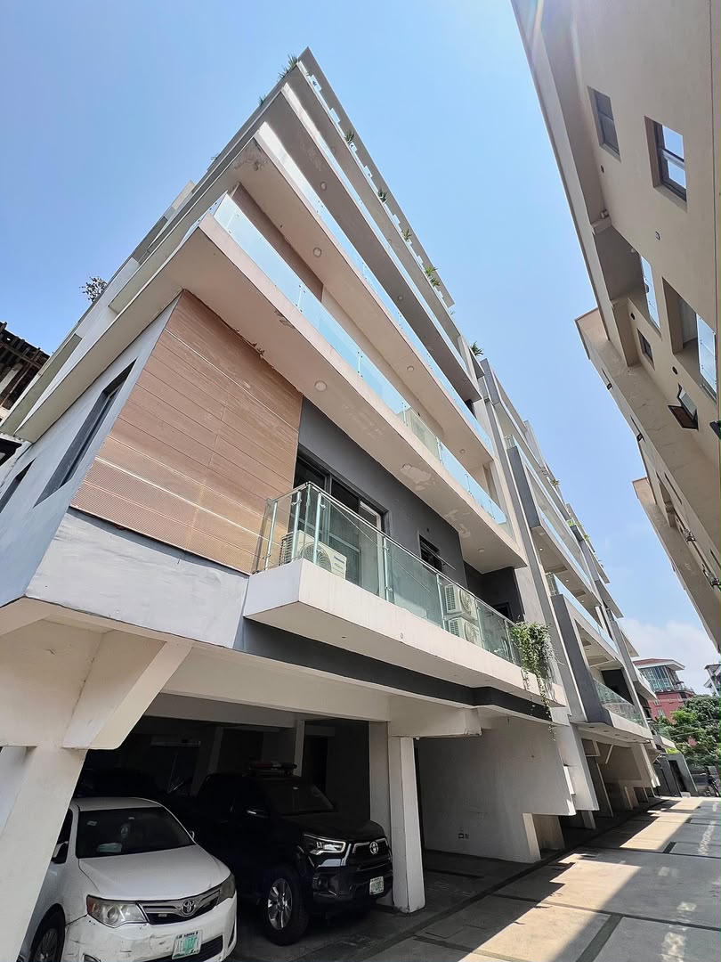 Furnished 3-Bedroom Apartment with Boys' Quarters for Rent in Ikoyi, Lagos - 17