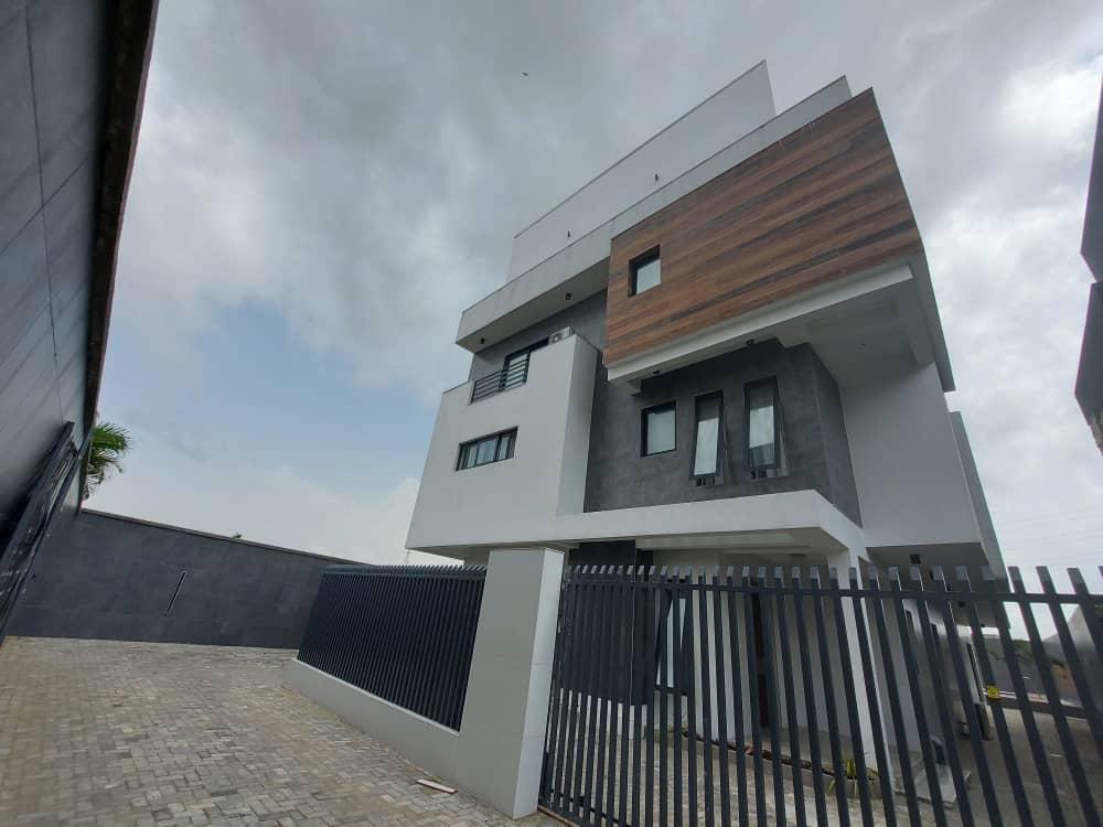 Luxury 5 Bedroom Waterfront Residence for Sale in Banana Island, Ikoyi