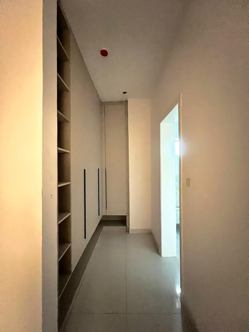 3 Bedroom Waterfront Apartment with BQ for Sale in Banana Island, Lagos - 10