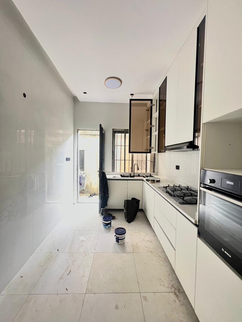 3 Bedroom Waterfront Apartment with BQ for Sale in Banana Island, Lagos - 4