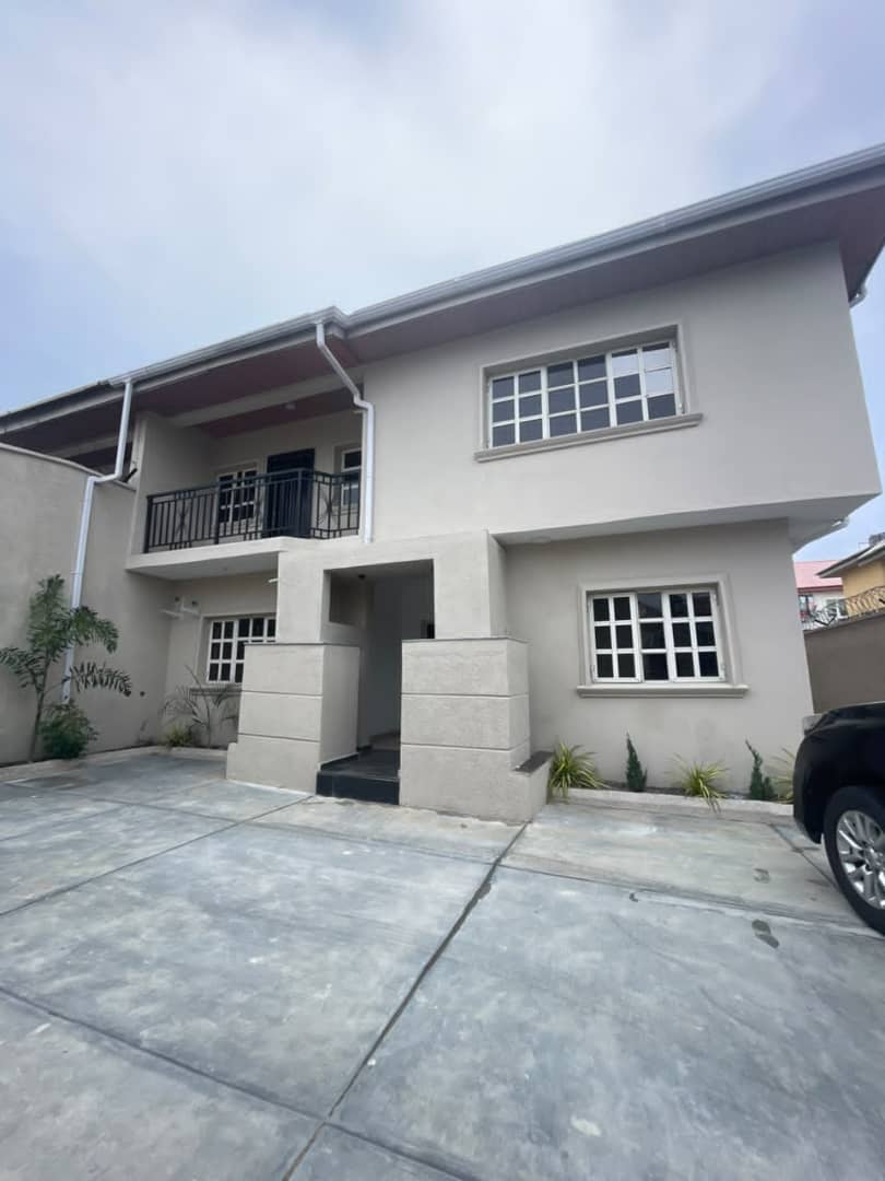 Newly Renovated 3 Bedroom Flat for Rent in Lekki Phase 1, Lagos