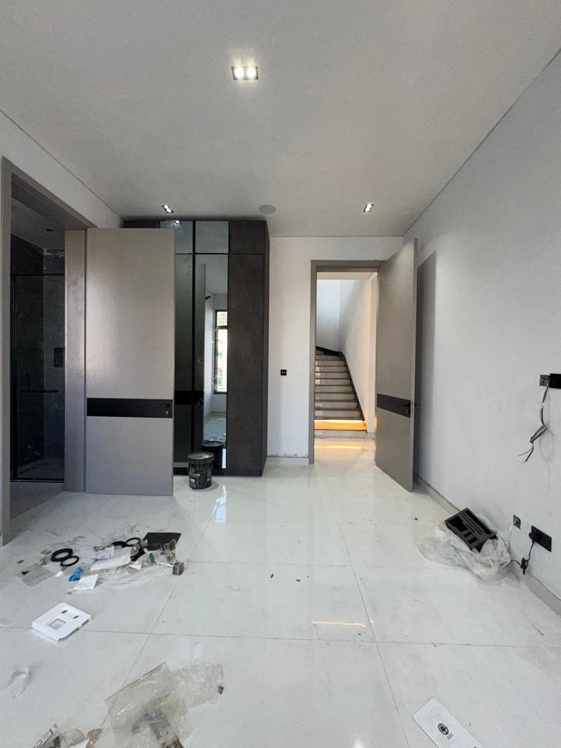 5 Bedroom Duplex for Sale in Lekki Phase 1, Lagos - 8